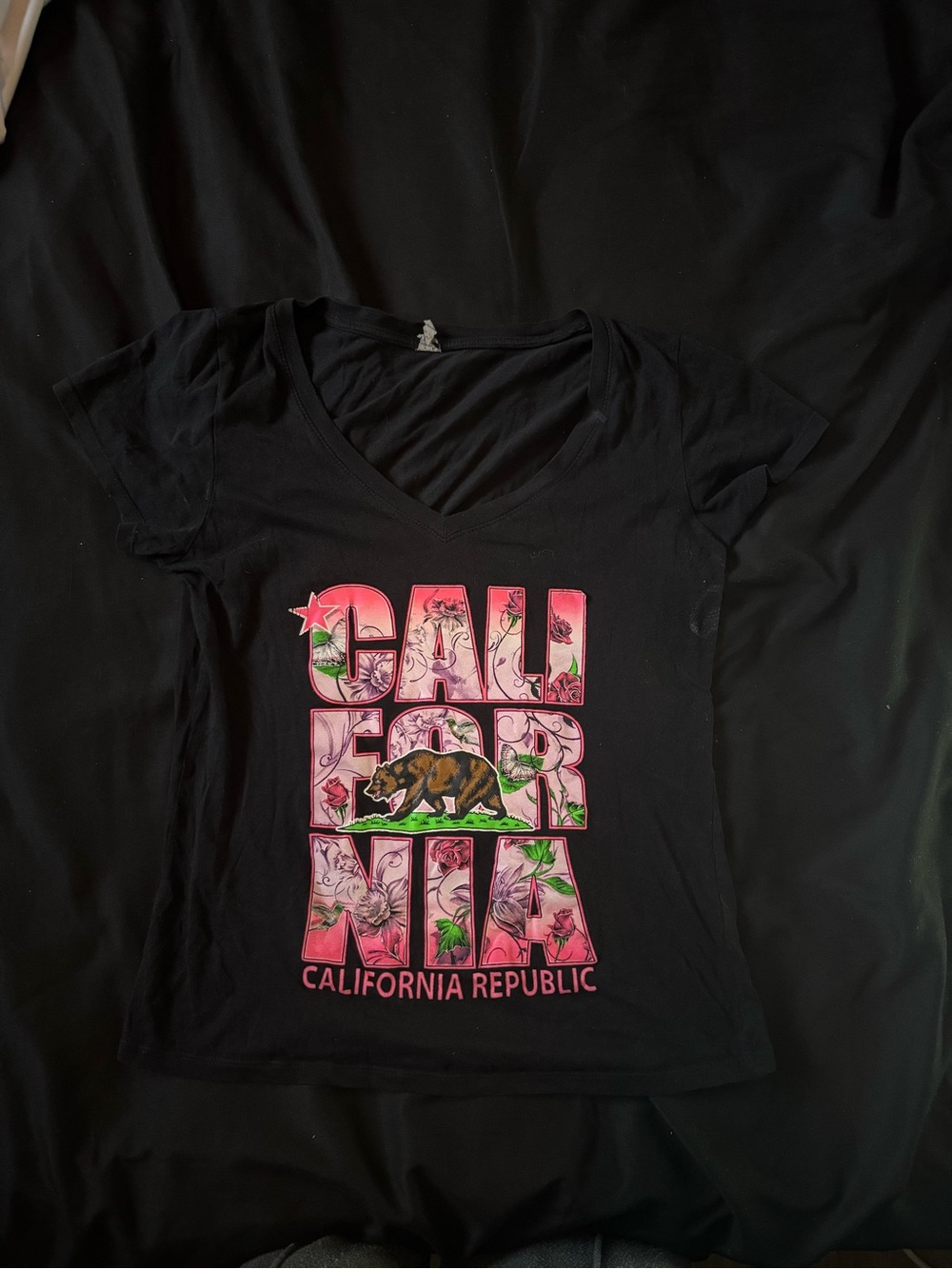 Black V-neck California Republic Floral Bear Tee Y2K